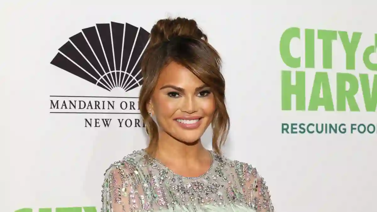 Chrissy Teigen Shows Some Serious Leg In London With Hot New Pics