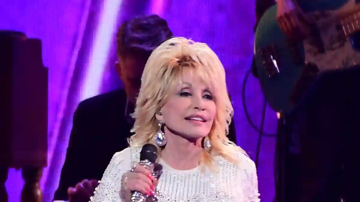 Dolly Parton plans to make a movie based on "I Will Always Love You".
