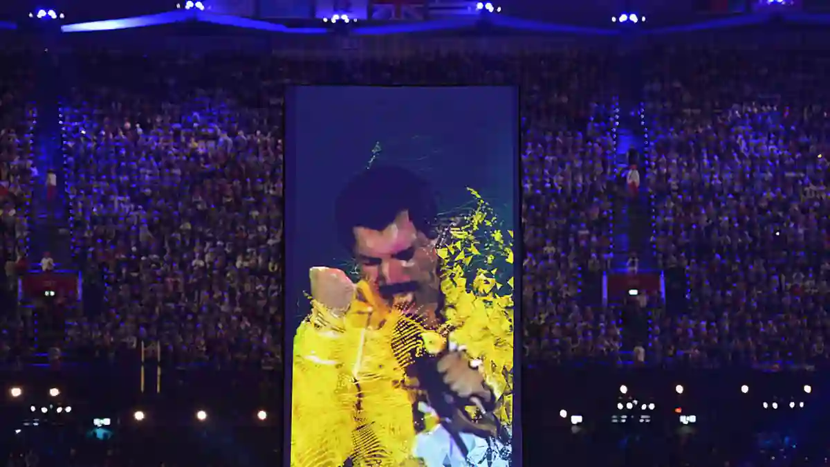 10 Facts About Freddie Mercury