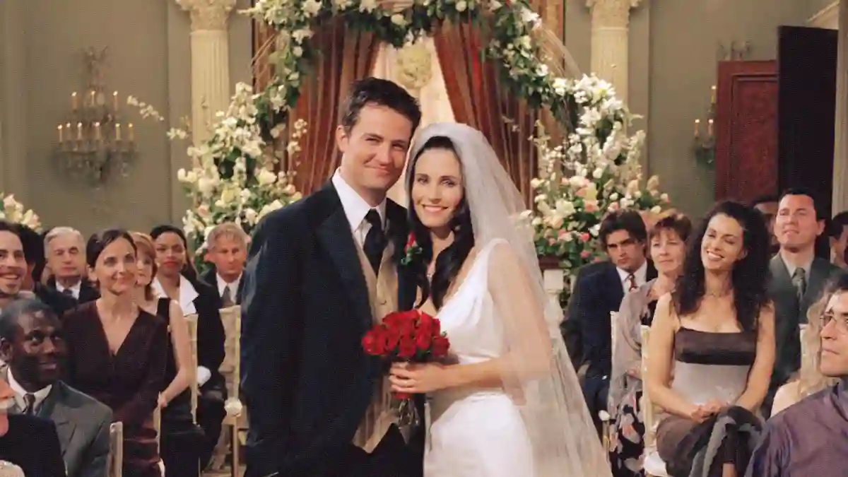 Matthew Perry and Courtney Cox in 'Friends'.