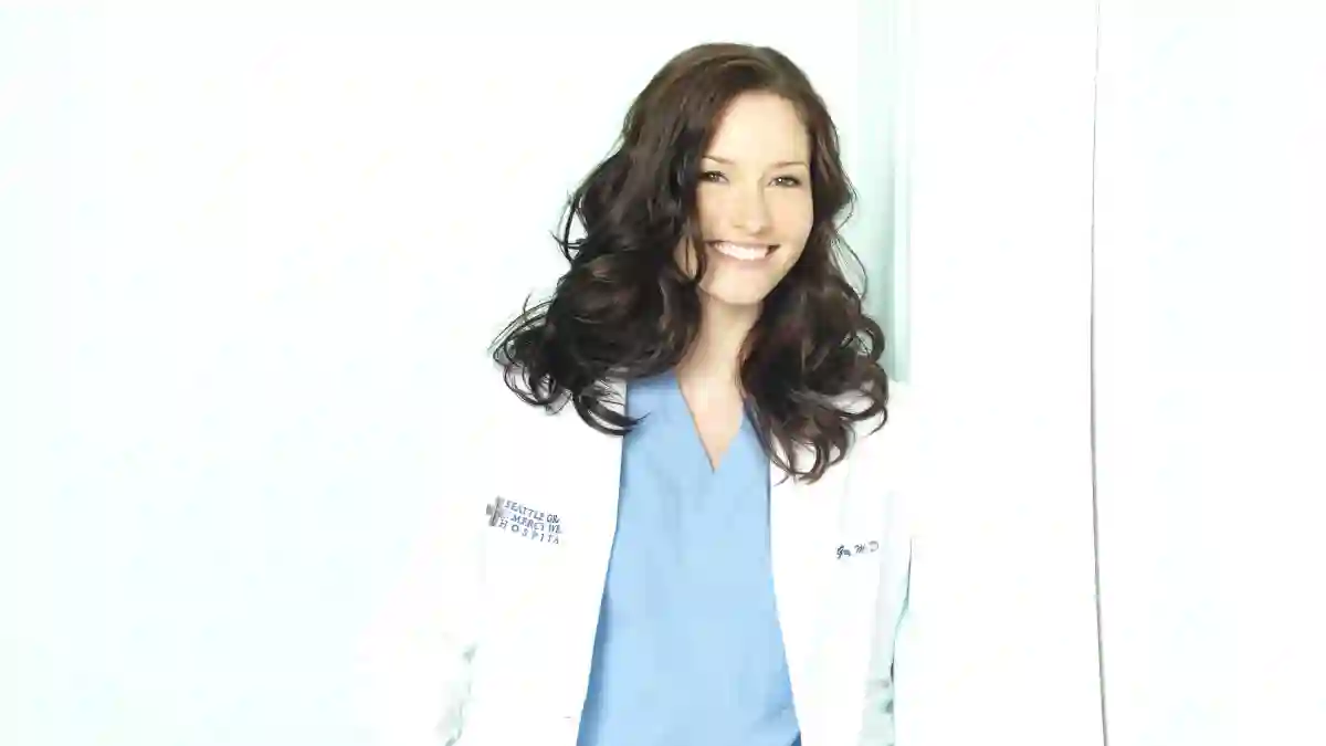 'Grey's Anatomy': Chyler Leigh Returns As "Lexie" In New Promo
