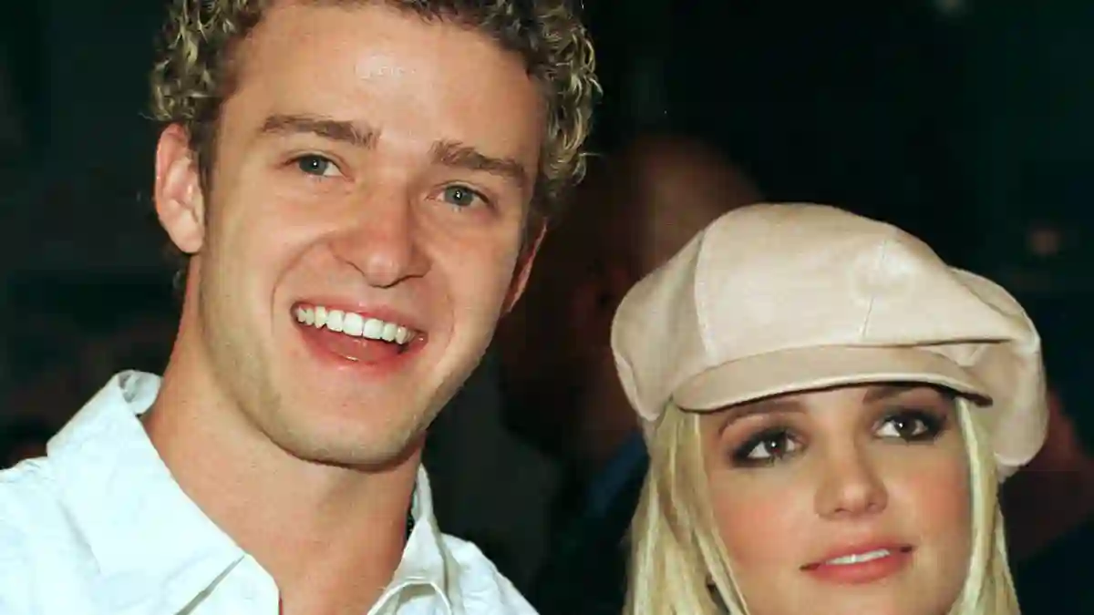 Justin Timberlake & Britney Spears Singer Crossroads Film Premiere Hollywood, Los Angeles, USA 11 February 2002 PUBLICAT