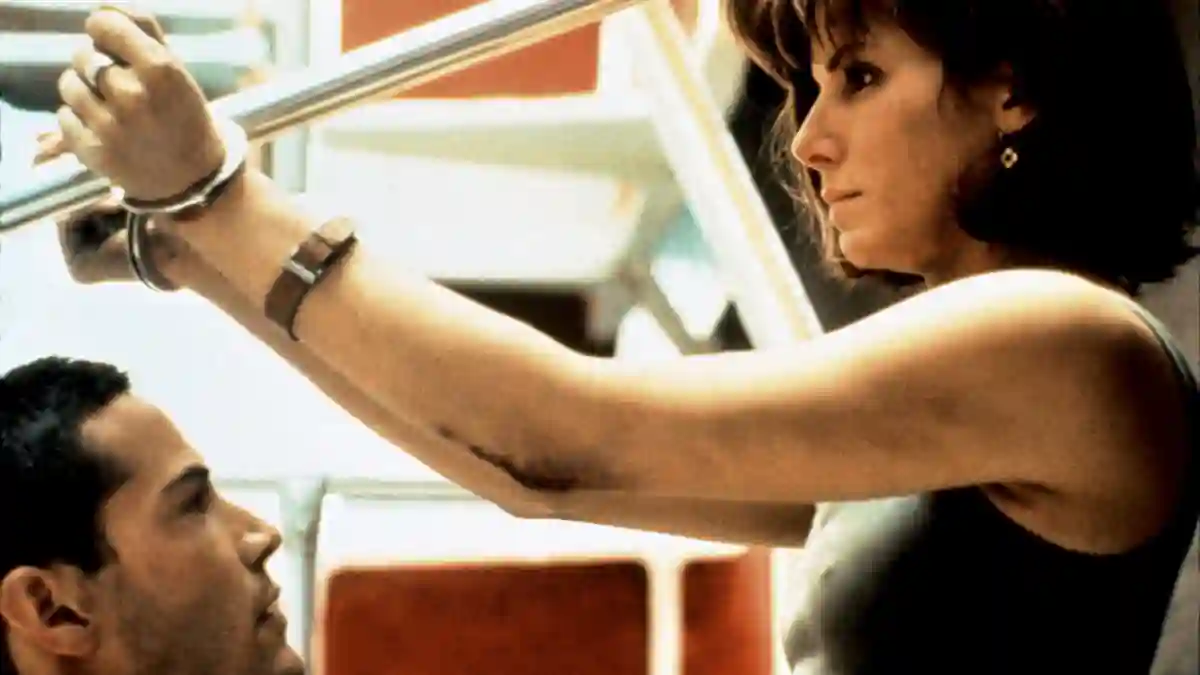 Keanu Reeves & Sandra Bullock Characters: Officer Jack Traven & Annie Porter Film: Speed (USA 1994) Director: Jan De Bon