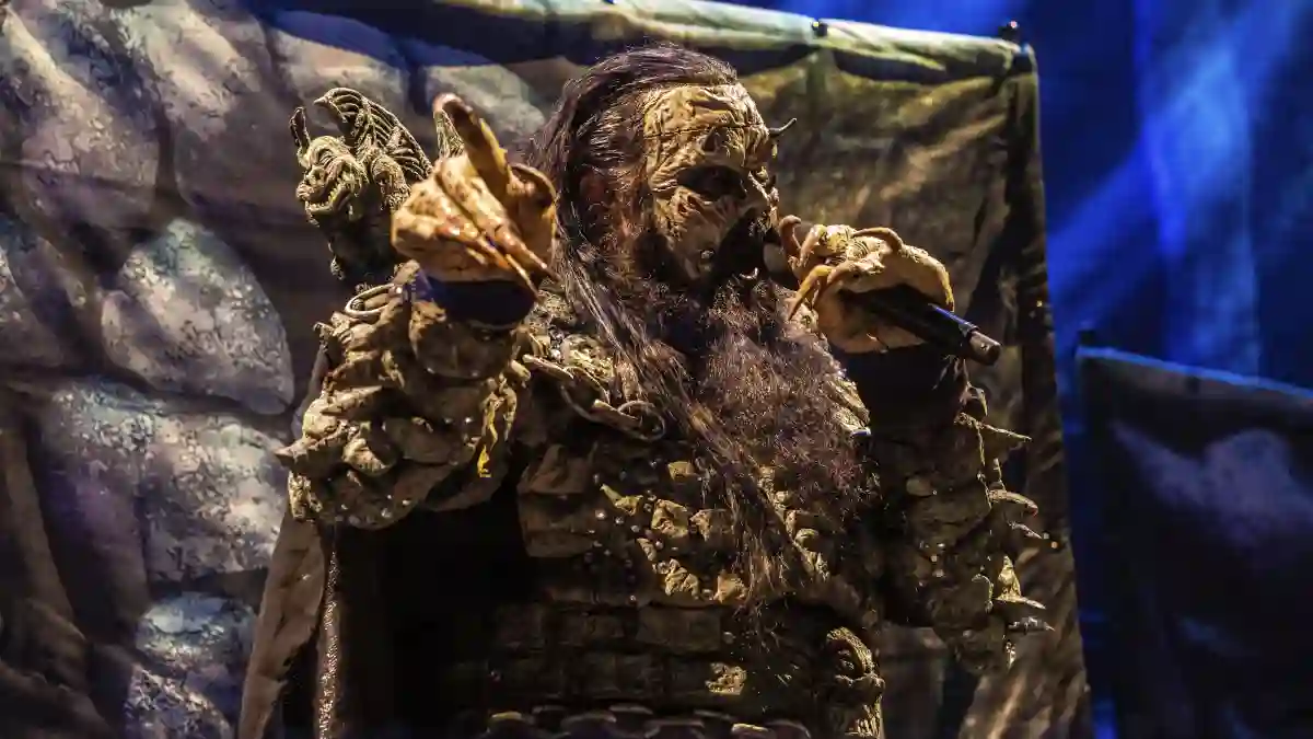 Tomi Mr. Lordi Putaansuu von Lordi live in der ZAG Arena. Hannover, 02.05.2023 *** Tomi Mr Lordi Putaansuu by Lordi live