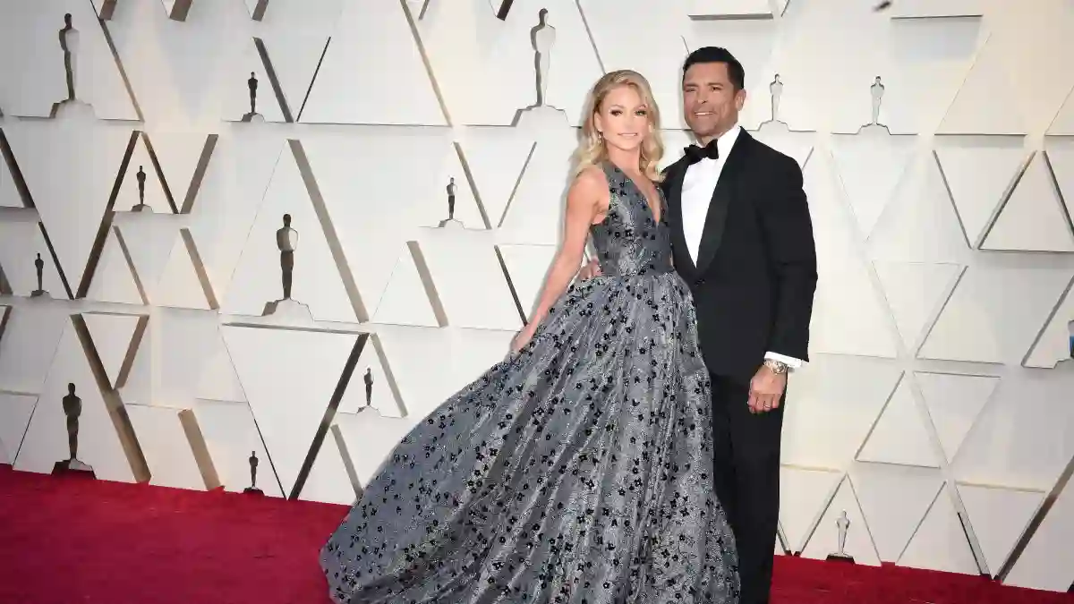 91st Academy Awards Arrivals - LA Kelly Ripa (L) and Mark Consuelos walking the red carpet as arriving to the 91st Acade