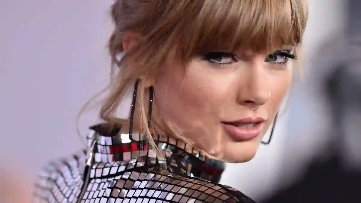American Music Awards Arrivals - LA Taylor Swift attends the 2018 American Music Awards at Microsoft Theater on October