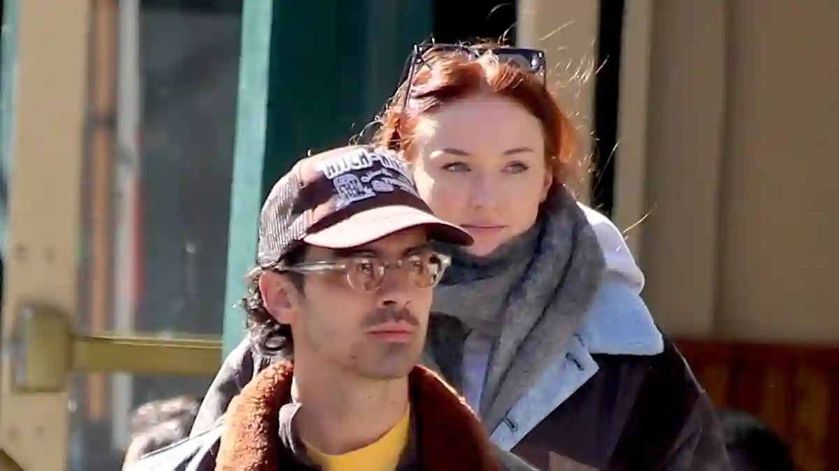 Joe Jonas and Sophie Turner out in New York Hot couple Joe Jonas and Sophie Turner having lunch at Cafe Select then shop