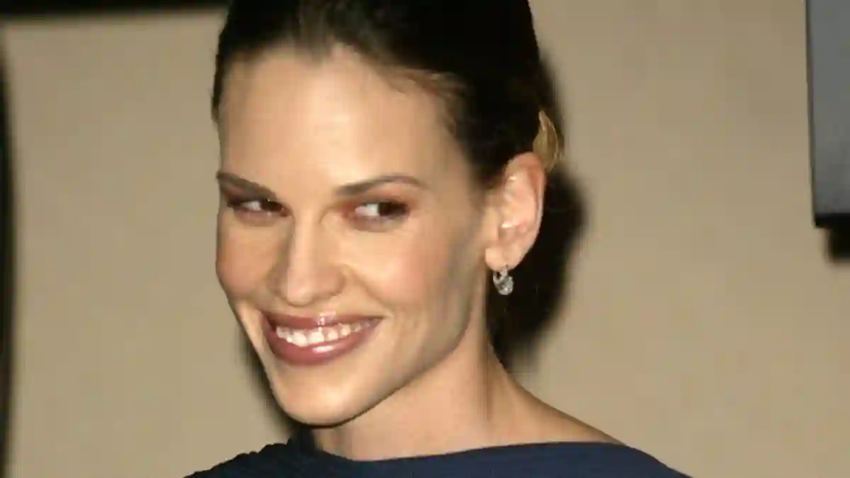 at the The 77th Annual Academy Awards - Press Room, Kodak Theatre, Hollywood, CA 02-27-05 Hilary Swank at the The 77th A