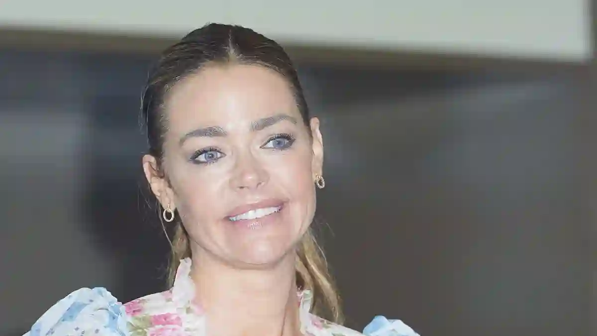 Denise Richards attends 'Glow and Darkness' photocall at Palace Hotel on October 26, 2020 in Madrid, Spain (Manuel Cedron)