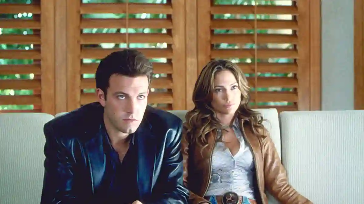 GIGLI (l to r) Ben Affleck and Jennifer Lopez ONLY FOR EDITORIAL USE FAMOUS PICTURES AND FEATURES AGENCY 13 HARWOOD ROAD