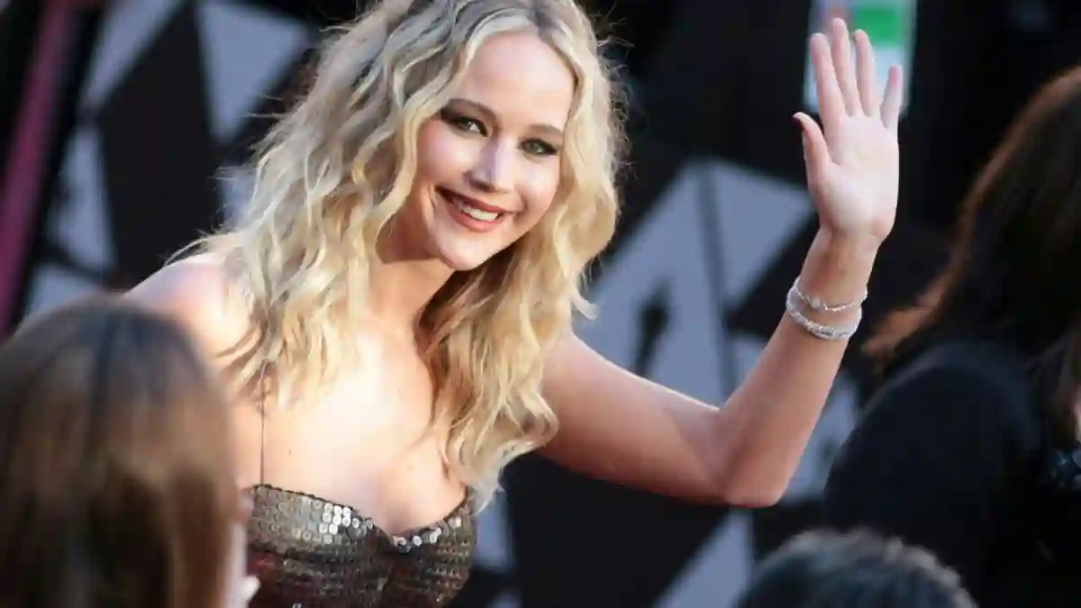 Jennifer Lawrence: That's why she's always so rude to her fans