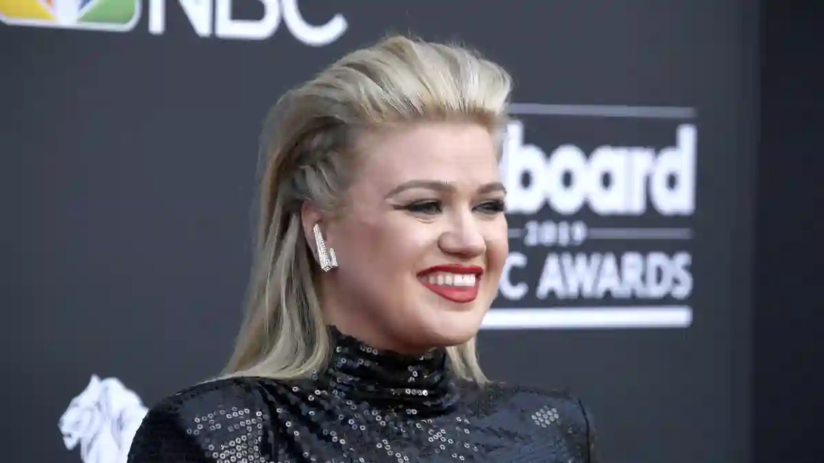 Kelly Clarkson Reveals She Was Once Mistaken For Carrie Underwood