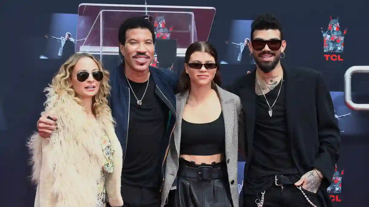 Lionel Richie Shares Beautiful Pics Of Daughters Sofia And Nicole