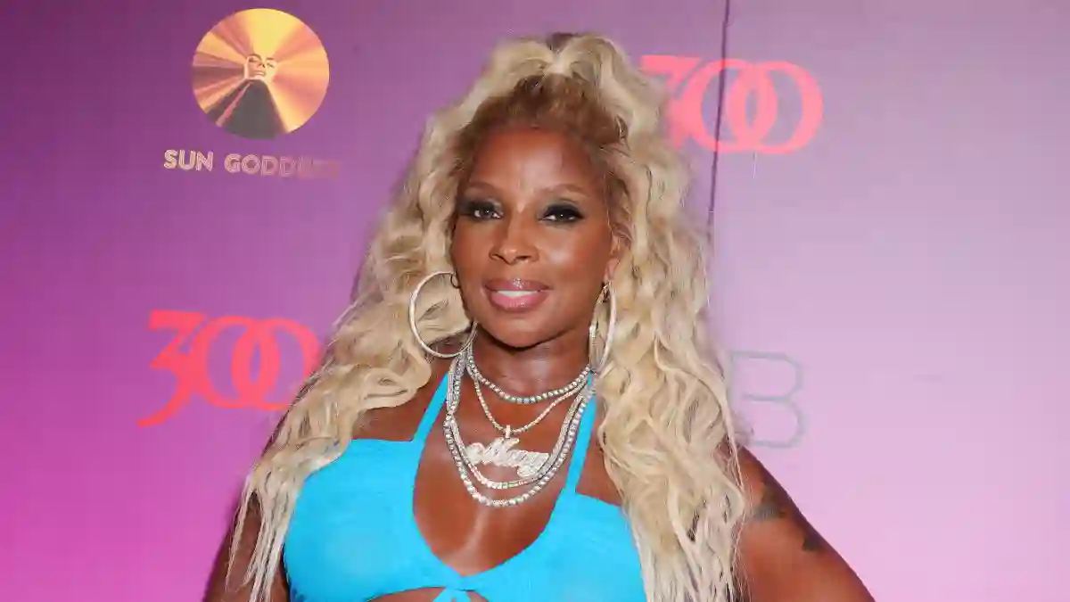 Mary J. Blige Dishes On Super Bowl Halftime Show! Here's What To Expect