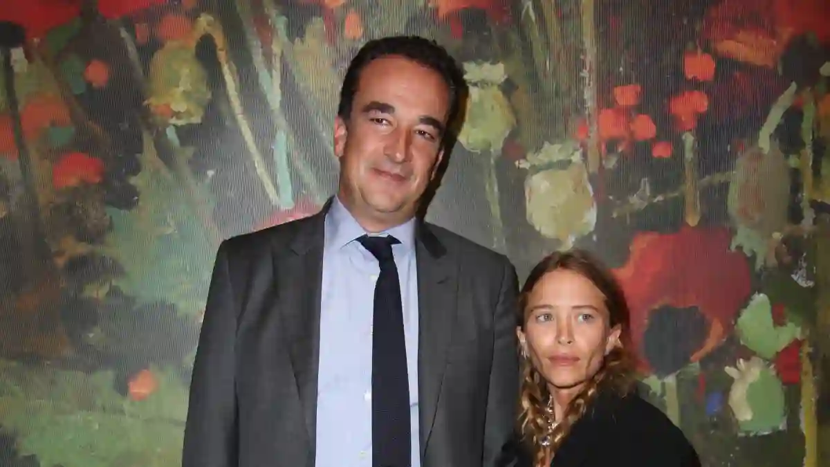 Olivier Sarkozy and Mary-Kate Olsen attend the 26th annual Take Home a Nude Art Party and Auction to benefit the New York Academy of Art Sothebys, October 11, 2017.