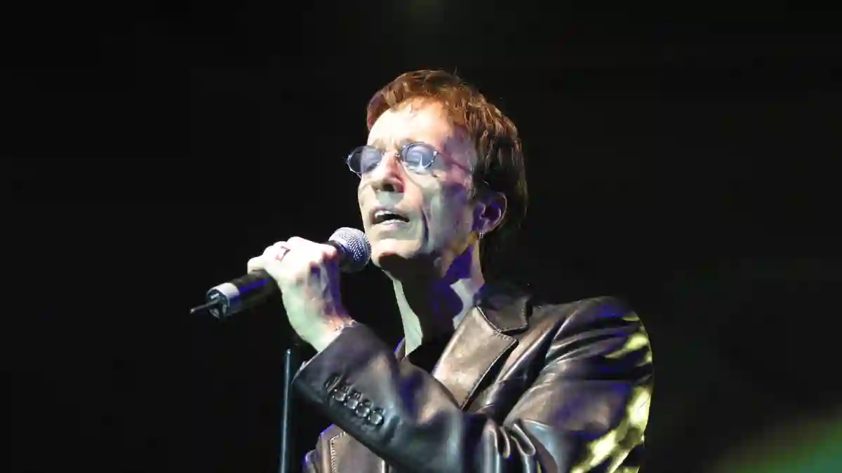 ROBIN GIBB PERFORMING LIVE IN CONCERT AT THE TEMPODROM IN BERLIN, GERMANY ROBIN GIBB PERFORMING LIVE IN CONCERT AT THE T