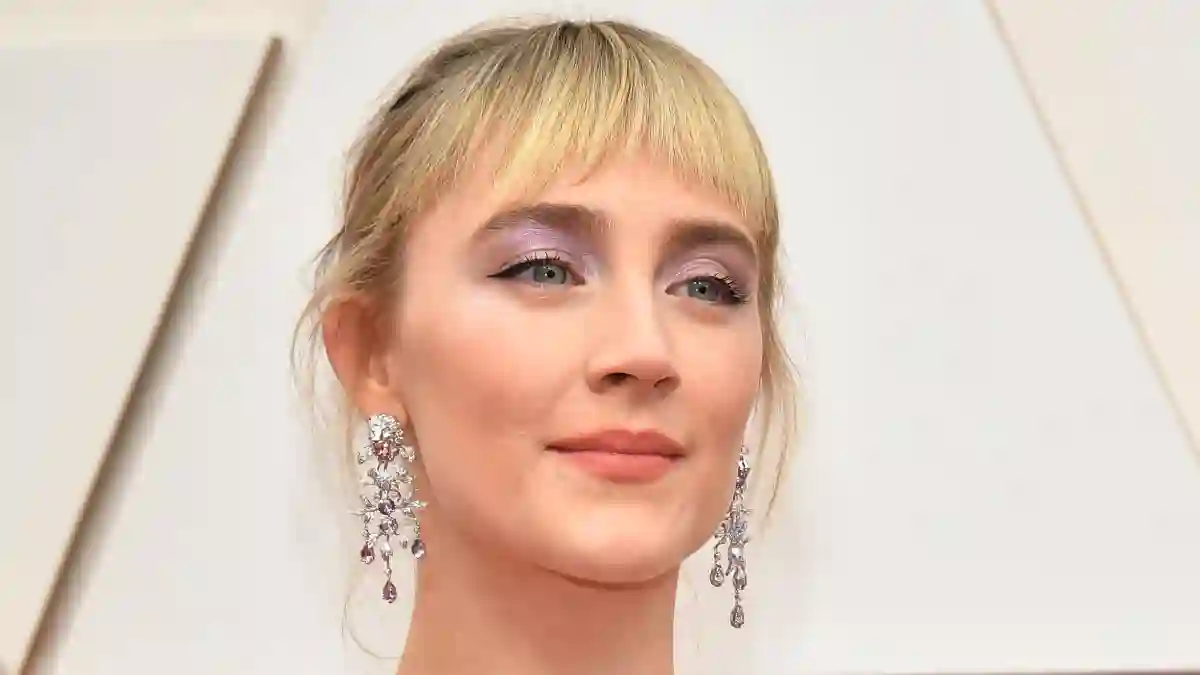 Saoirse Ronan And Kate Winslet Star In 'Ammonite' Trailer