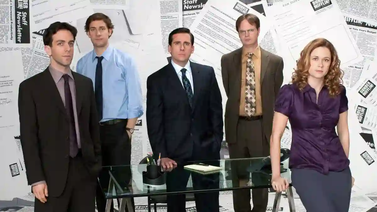 BJ Novak, John Krasinski, Steve Carell, Rainn Wilson y Jenna Fischer en una imagen promocional de la serie 'The Office'