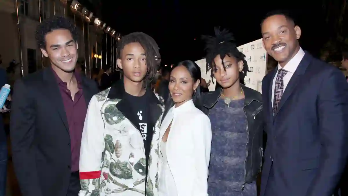 Will Smith And His Family Receive Legacy Award From Robin Williams' Children