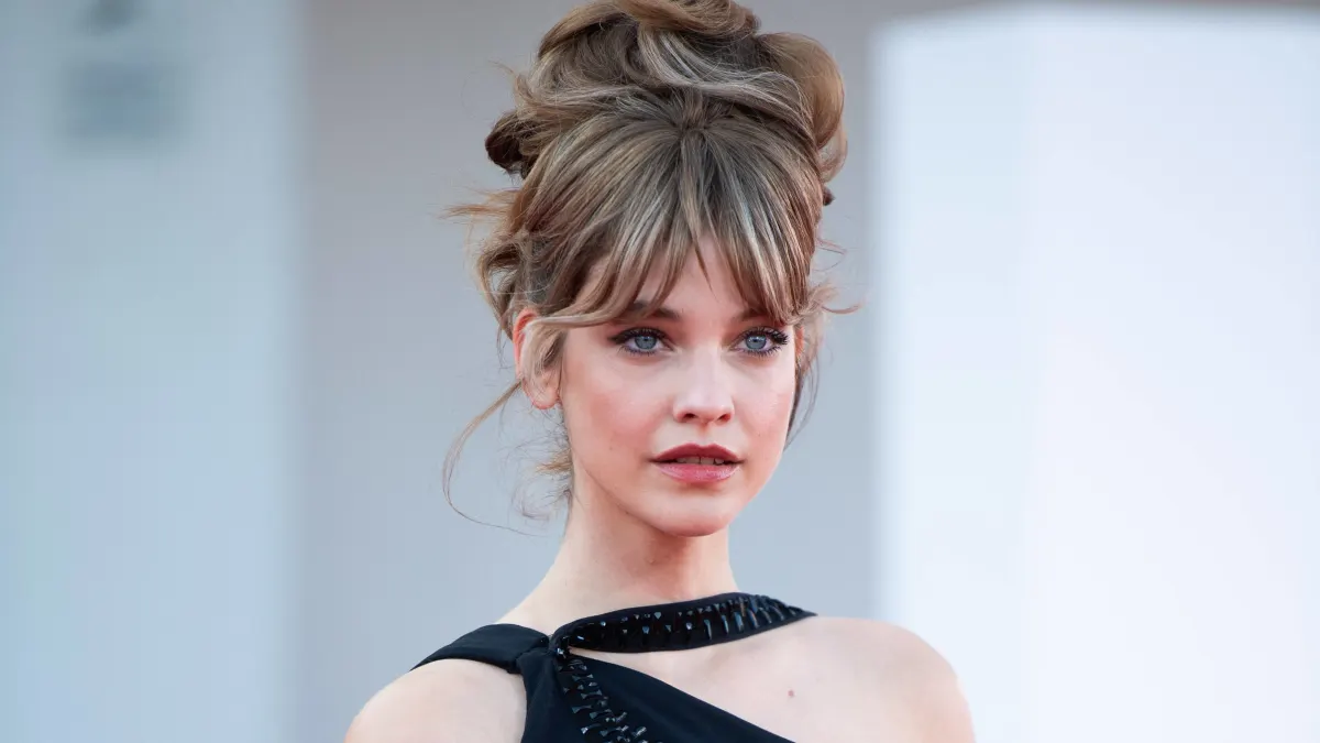 Barbara Palvin: Back on the runway six weeks after giving birth.