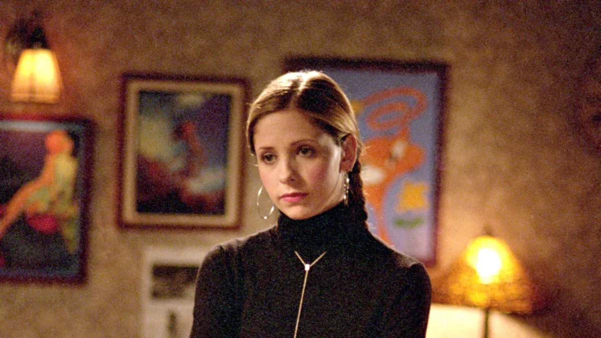 Film Stills from Buffy The Vampire Slayer Sarah Michelle Gellar 2001