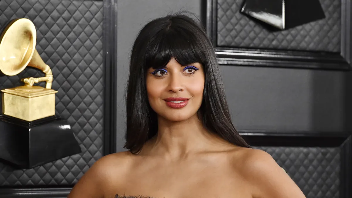 Jameela Jamil asiste a la 62ª edición de los premios GRAMMY.