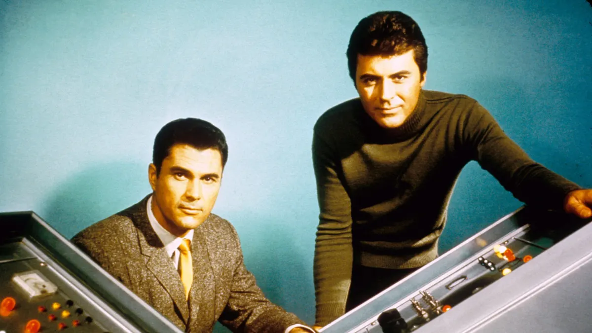 THE TIME TUNNEL ROBERT COLBERT, JAMES DARREN. Strictly editorial use only in conjunction with the promotion of the film