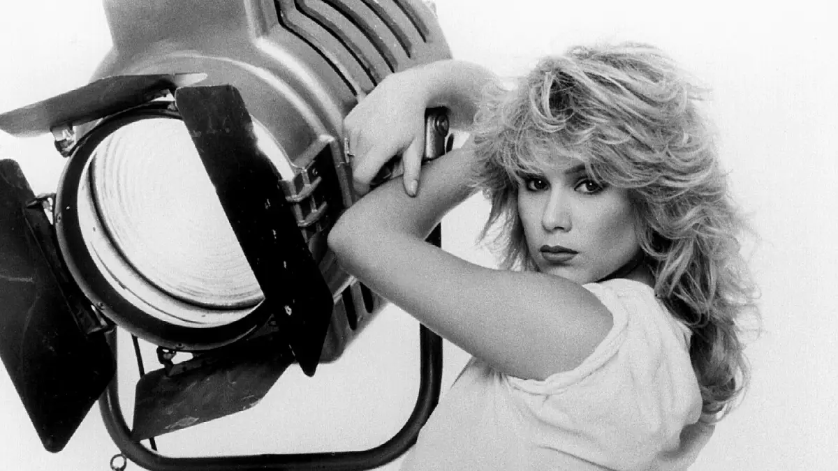 Samantha Fox likes to show herself in skimpy outfits