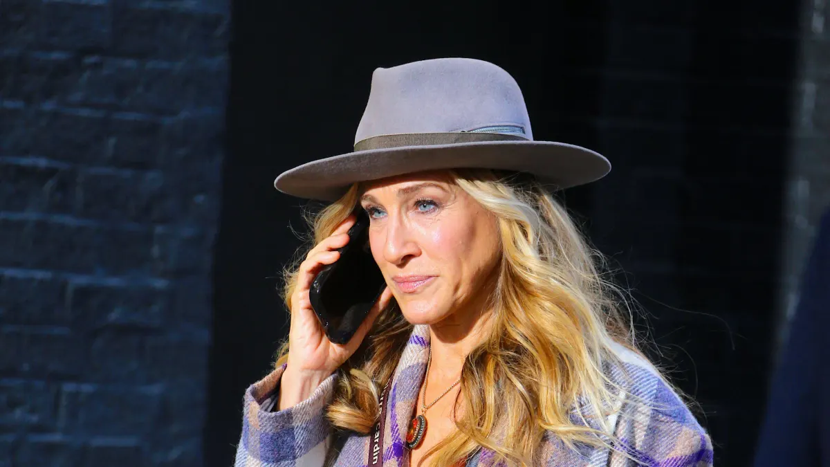 Sarah Jessica Parker Filming - NYC Actress Sarah Jessica Parker on set of the TV series Just Like That filming in the Ch