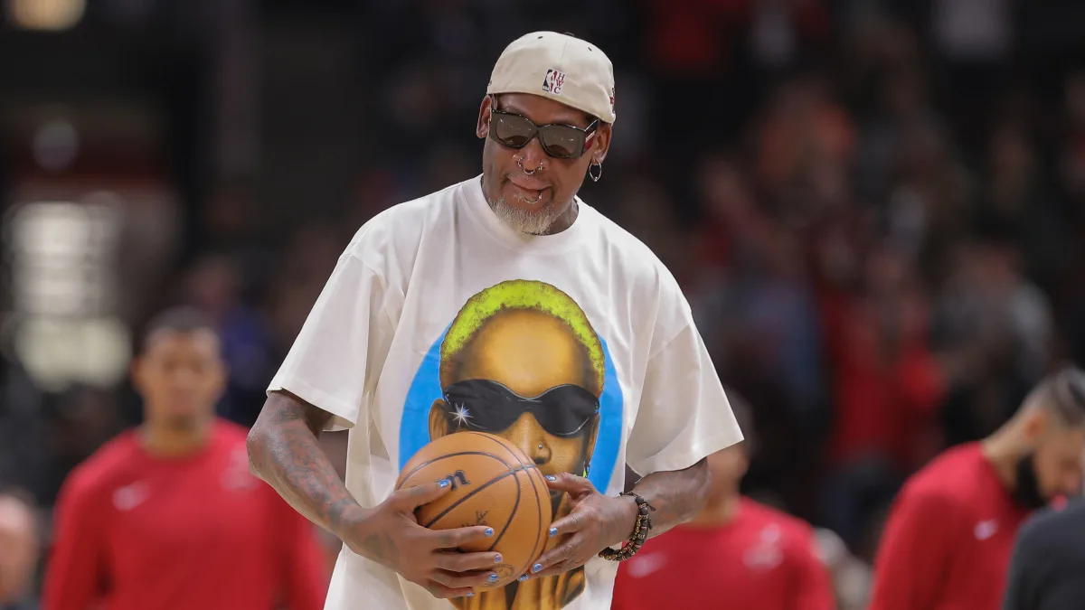 CHICAGO, IL - NOVEMBER 18: Dennis Rodman Former Chicago Bulls looks on prior to a NBA, Basketball Herren, USA game at th