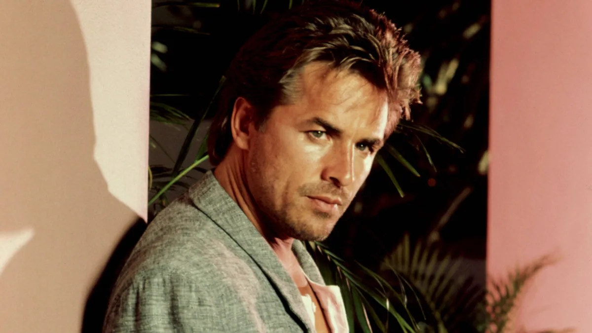 MIAMI VICE, Don Johnson, 1984–1989 Courtesy of the Everett Collection NOTE: DATE OF PHOTOGRAPH IS ESTIMATED PUBLICATIONxINxGERxSUIxAUTxONLY Copyright: xCourtesyxEverettxCollectionx T4DMIVI EC003