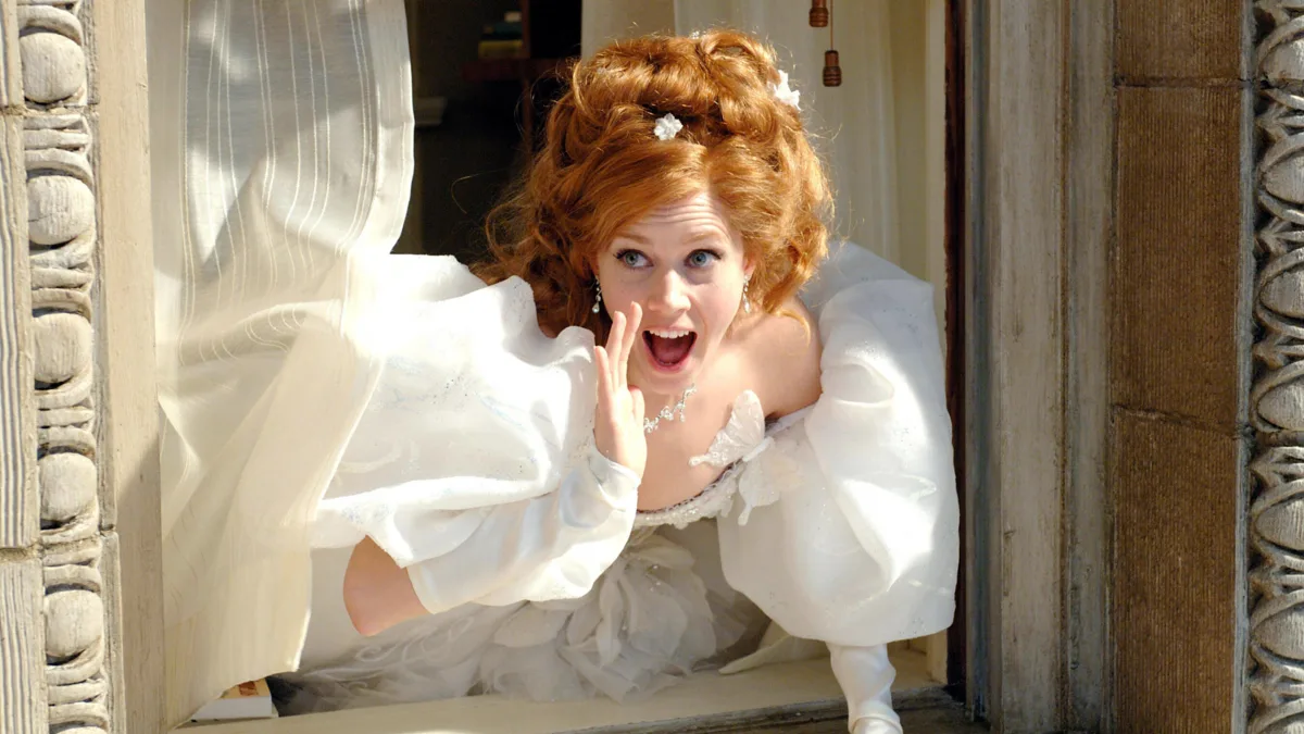 ENCHANTED, Amy Adams, 2007. Buena Vista Pictures/Courtesy Everett Collection Buena Vista Pictures/Courtesy Everett Collection