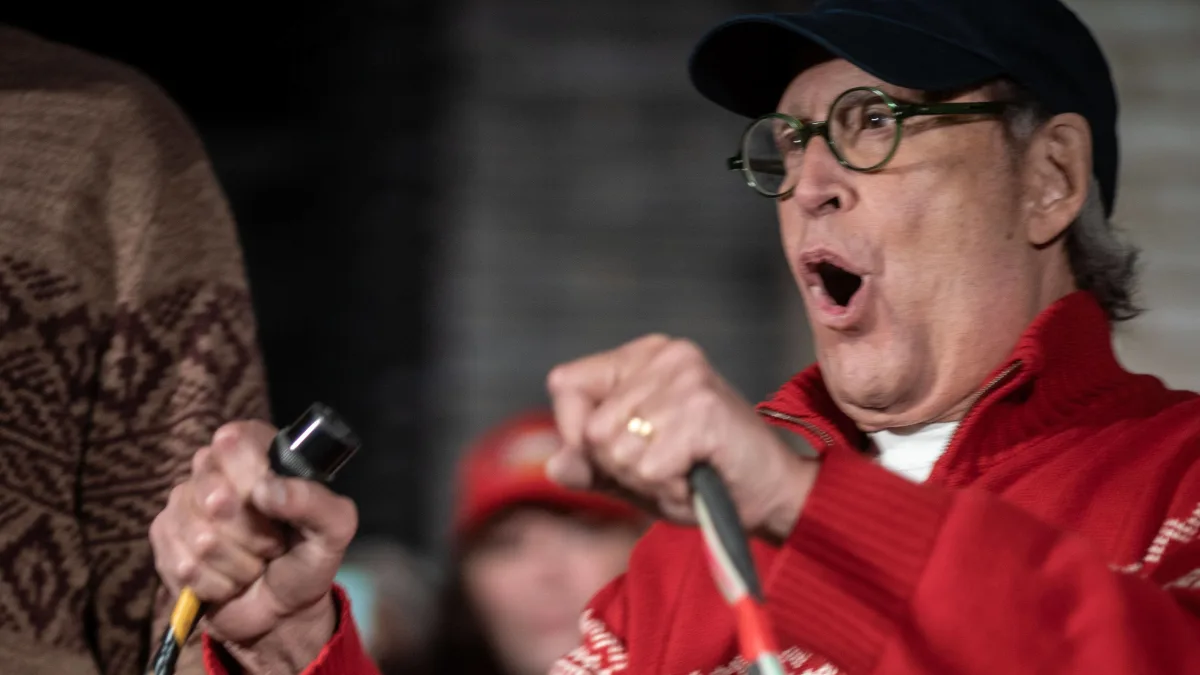 November 29, 2022, Morton Grove, Illinois, USA: CHEVY CHASE 79, practicing his extension cord handling skills before re