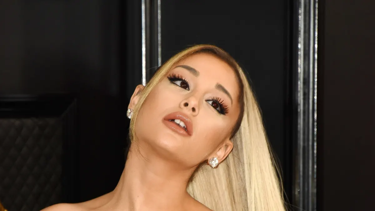 Ariana Grande arrives at the 62nd Annual GRAMMY Awards at Staples Center on January 26, 2020 in Los Angeles, California. (jpistudios.com/Photoshot)