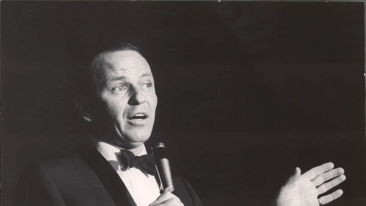 Singer  Frank  Sinatra  singing.John  Dominis/The  LIFE  Picture  CollectionSpecial  Instruction