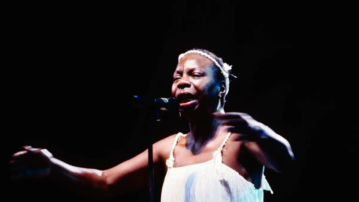 JAZZGIPFEL IN STUTTGART 1989 Nina Simone, amerikanische Jazz- und Blues-Sängerin und Jazz Pianistin, Auftritt beim Jazzg