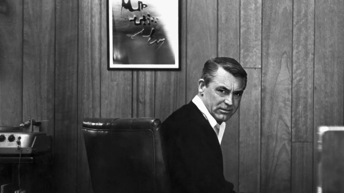 Actor Cary Grant at his house office Beverly Hills USA PUBLICATIONxINxGERxAUTxONLY Copyright: xLeoxFuchsx R0234-Grant-Ho