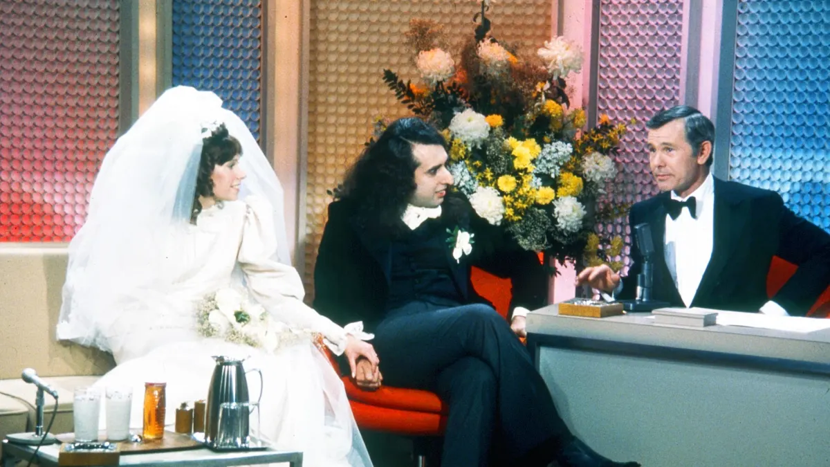 THE TONIGHT SHOW STARRING JOHNNY CARSON, Tiny Tim and Miss Vicki marry, from left: Vicki Budinger, Tiny Tim, Johnny Cars
