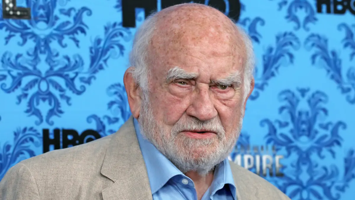 Ed Asner at Premiere of `Boardwalk Empire` Season 3 in NYC, Ed Asner, Emmy Award-winning actor, arrives on the red carpe