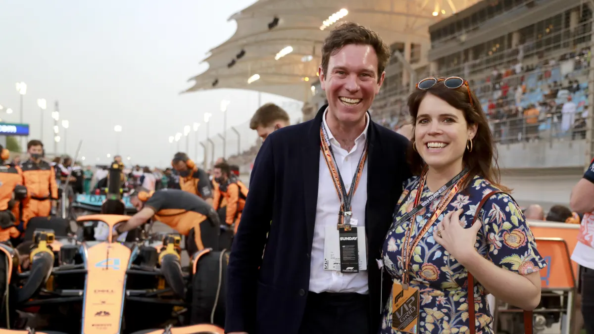 Fórmula 1 2022: GP de Bahrein CIRCUITO INTERNACIONAL DE BAHREIN, BAHREIN - 20 DE MARZO: La princesa Eugenia y su marido Jack Bro