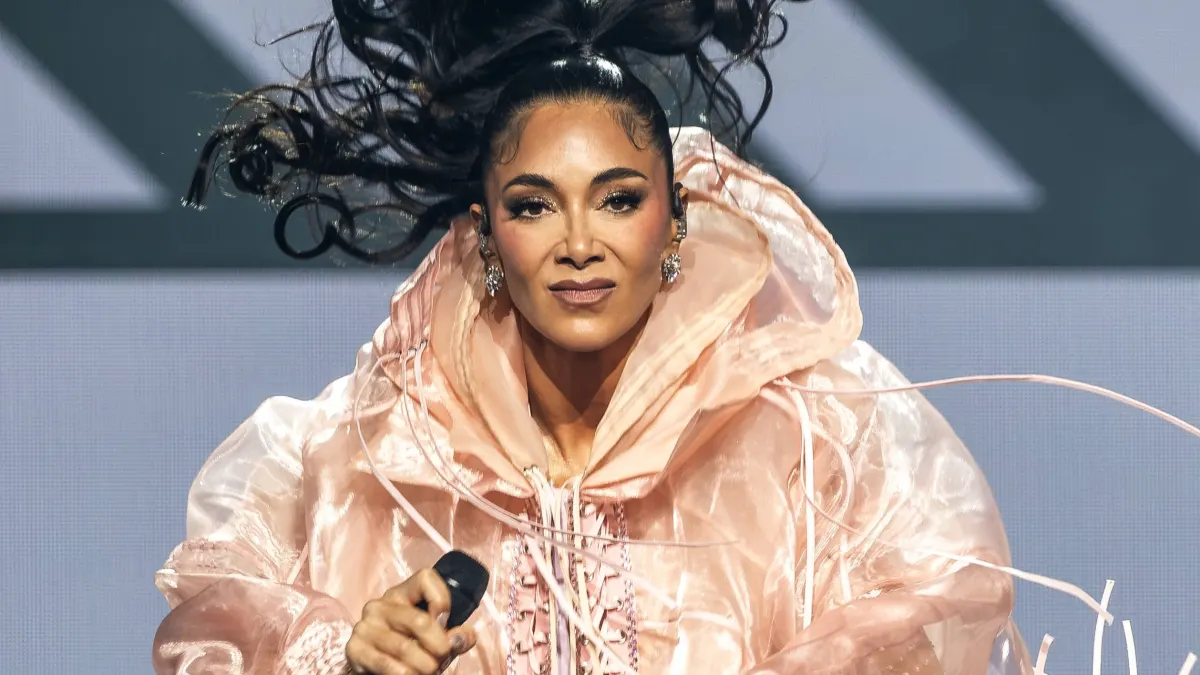 Nicole Scherzinger burn injury performance concert