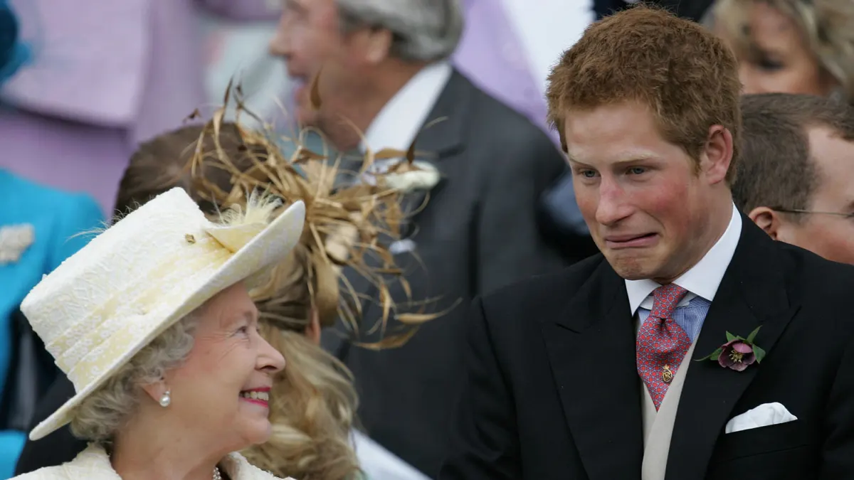 Reina Isabel y príncipe Harry