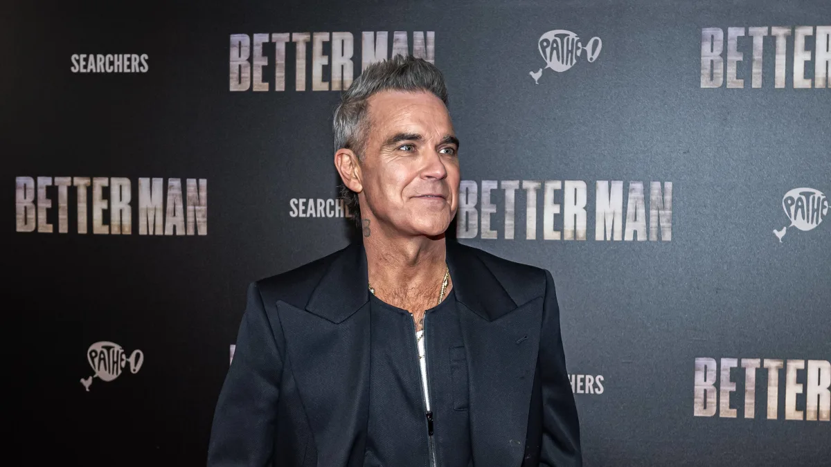 NLD, Amsterdam, 10-12-2024: Robbie Williams during the walk-in at the film premiere Better Man at Royal Theatre Tuschins