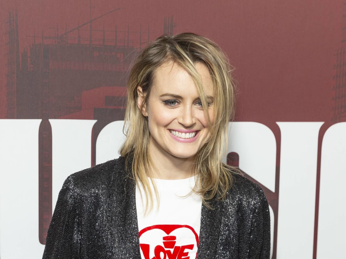 Schilling gay taylor Taylor Schilling