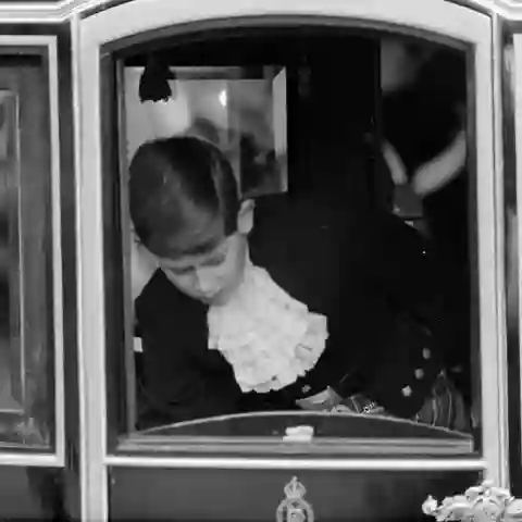 Prince  Charles  arriving  by  coach  at  the  wedding  of  Princess  Margaret  and  Antony  Armstro