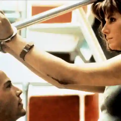 Keanu Reeves & Sandra Bullock Characters: Officer Jack Traven & Annie Porter Film: Speed (USA 1994) Director: Jan De Bon