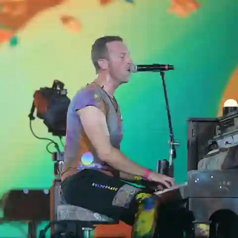 Coldplay Music of Spheres World Tour 2022 Coldplay lead singer Chris Martin during the Coldplay, Music of Spheres World