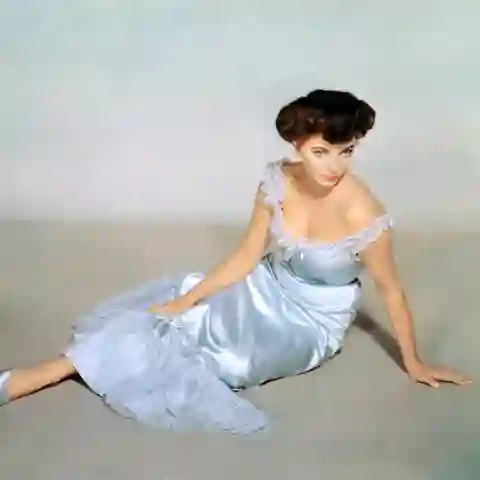 Joan Collins in 'The Girl in the Red Velvet Swing'