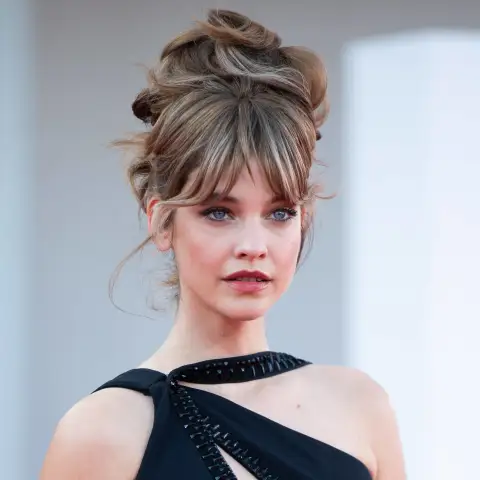 Barbara Palvin: Back on the runway six weeks after giving birth.
