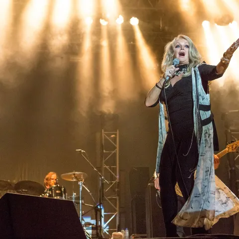 Bonnie Tyler turns 75.